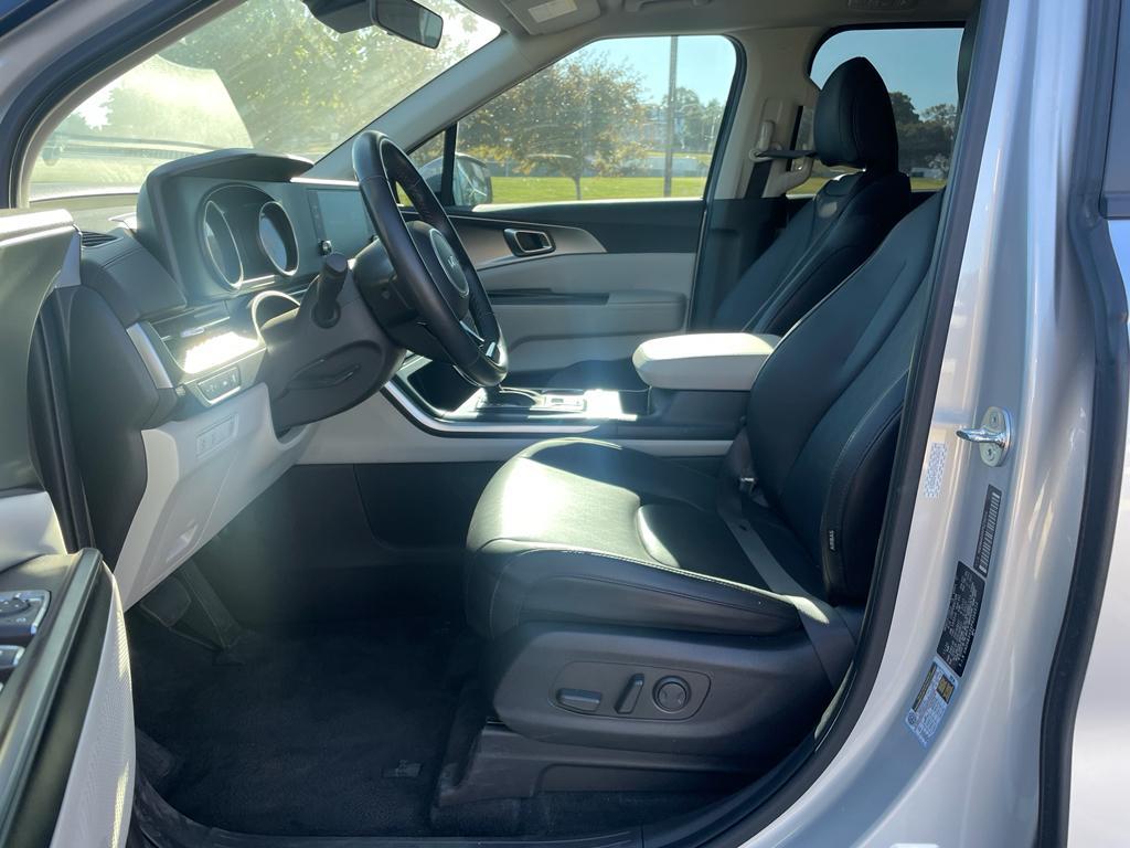 used 2023 Kia Carnival car, priced at $31,714