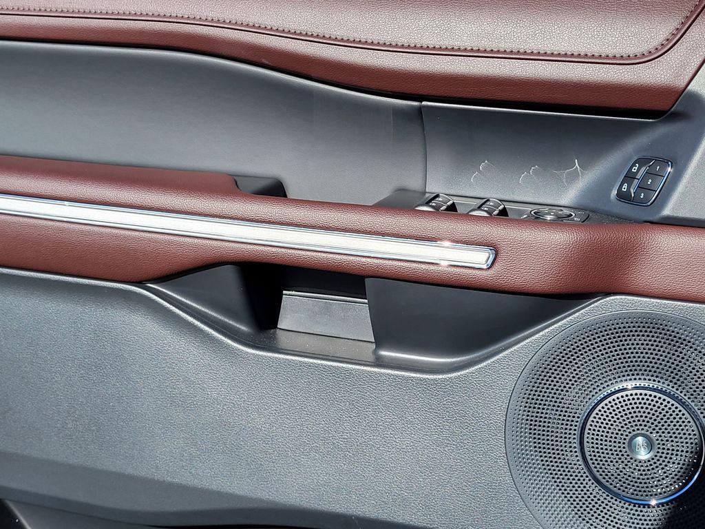 used 2024 Ford Expedition car, priced at $63,774