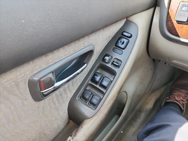 used 2001 Subaru Outback car, priced at $2,497