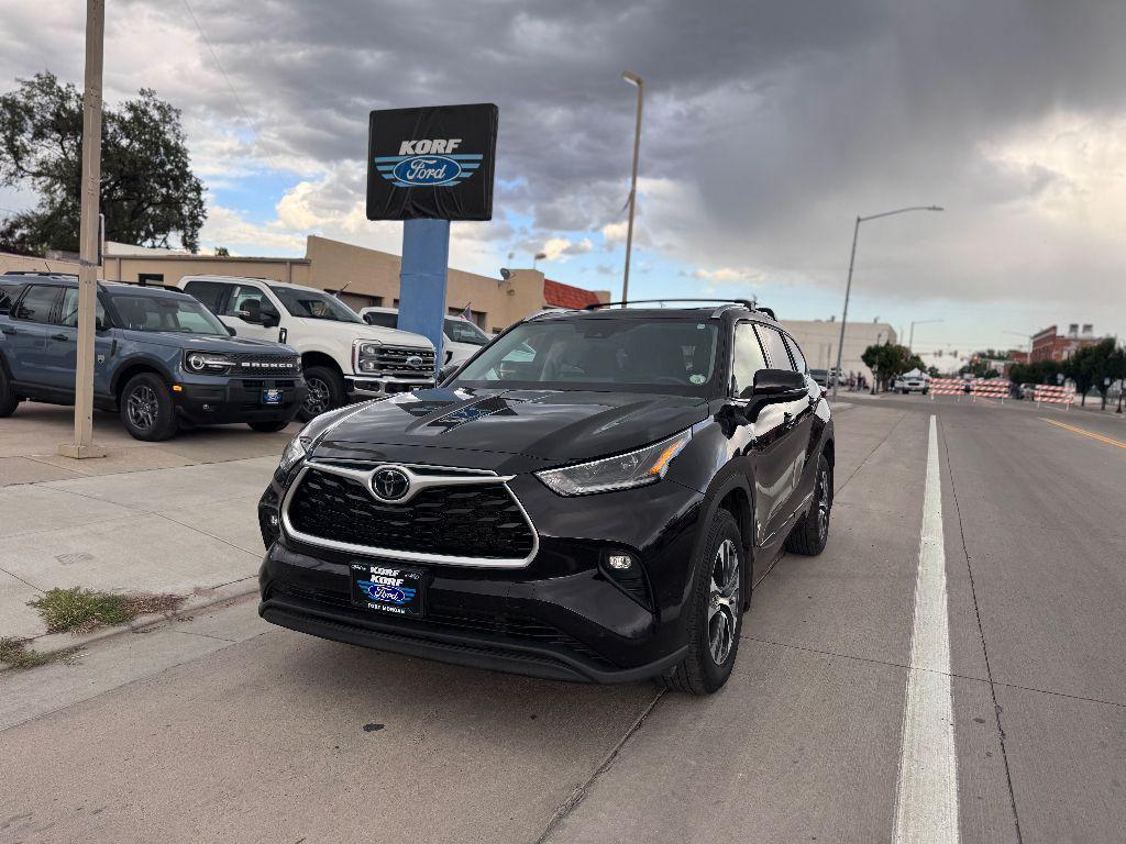 used 2021 Toyota Highlander car, priced at $29,431