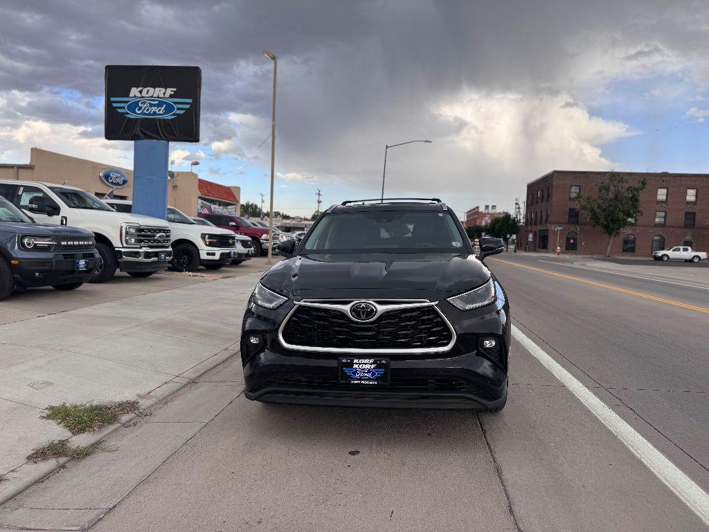 used 2021 Toyota Highlander car, priced at $29,431