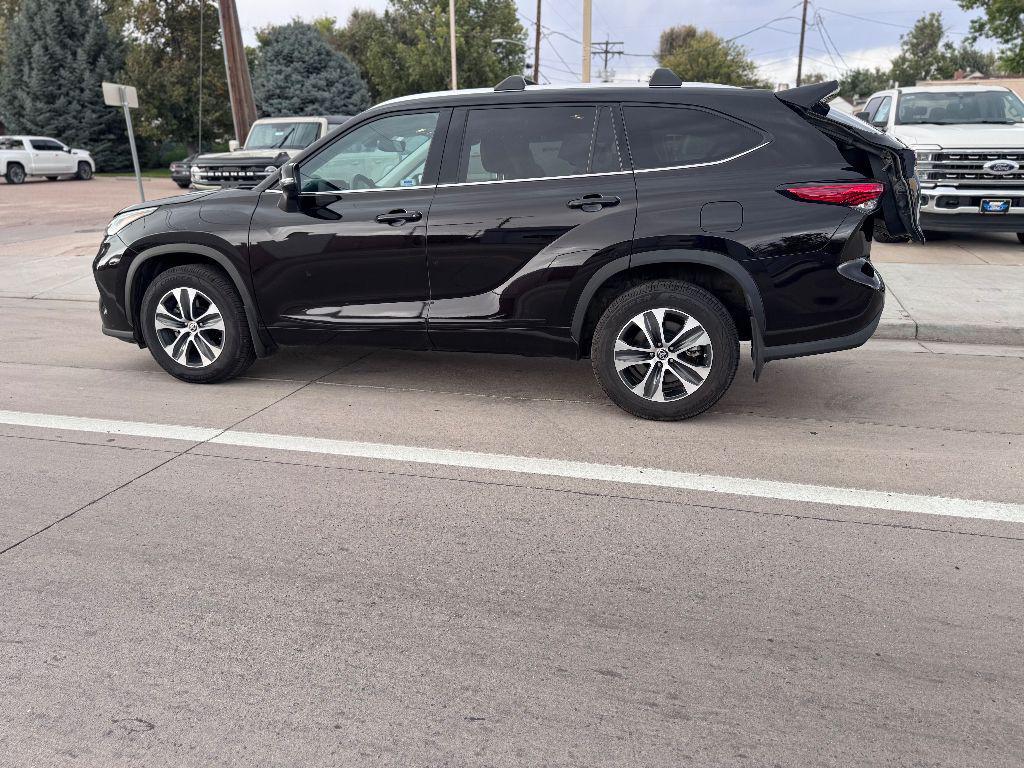 used 2021 Toyota Highlander car, priced at $29,431