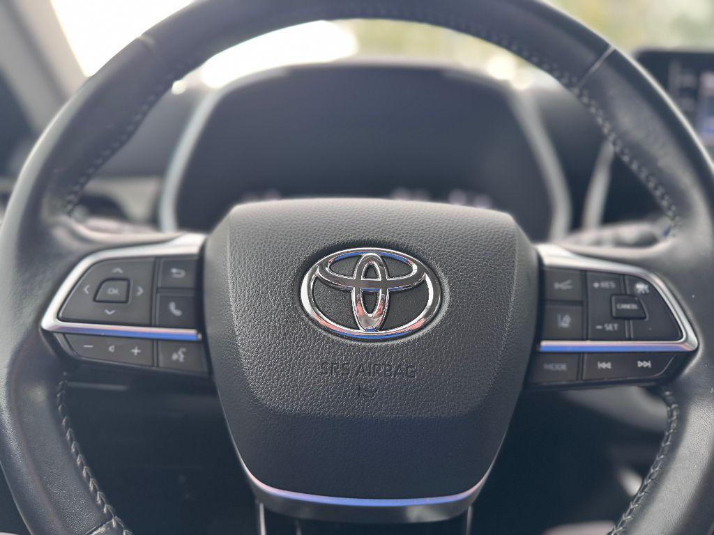 used 2021 Toyota Highlander car, priced at $29,431