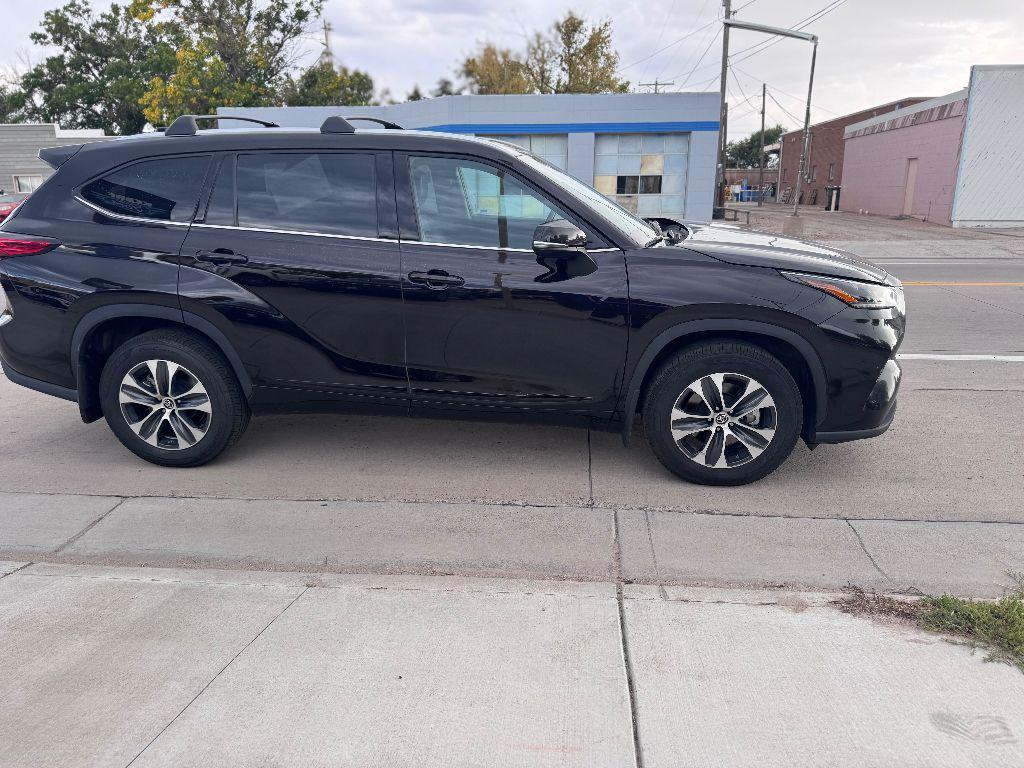 used 2021 Toyota Highlander car, priced at $29,431