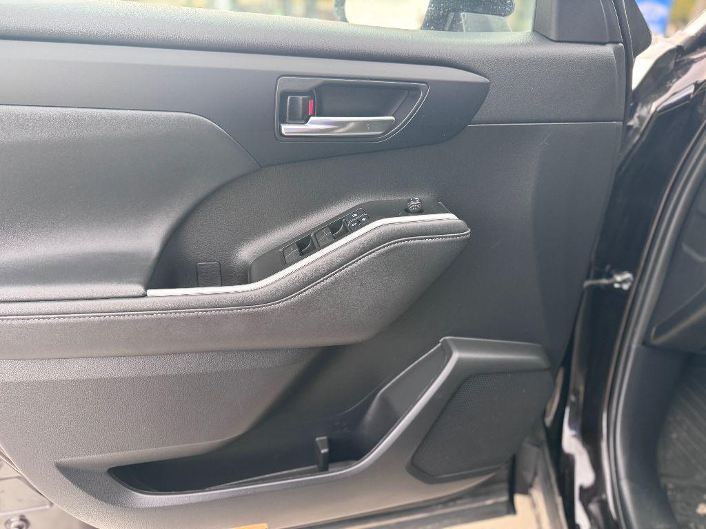 used 2021 Toyota Highlander car, priced at $29,431