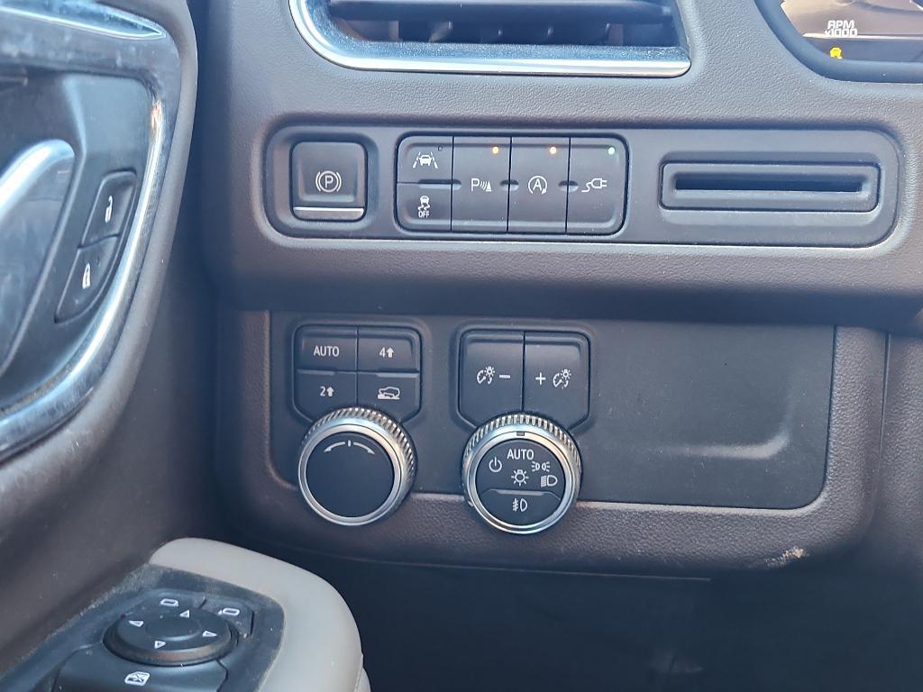 used 2021 GMC Yukon XL car, priced at $36,227