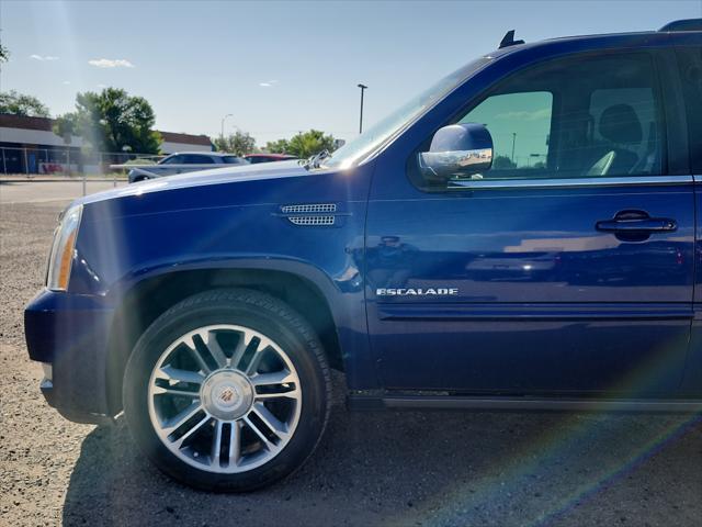 used 2012 Cadillac Escalade car, priced at $12,495