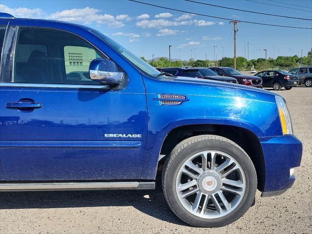 used 2012 Cadillac Escalade car, priced at $12,495