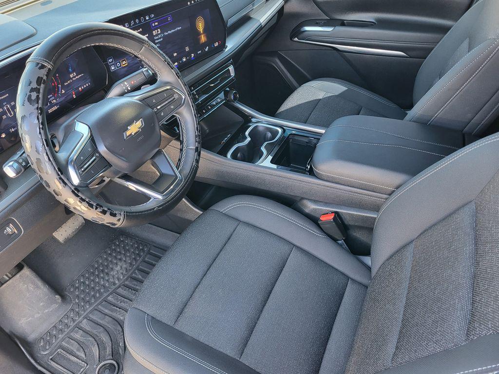 used 2024 Chevrolet Traverse car, priced at $34,236