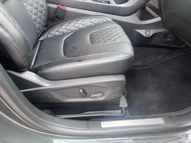 used 2024 Ford Edge car, priced at $30,452