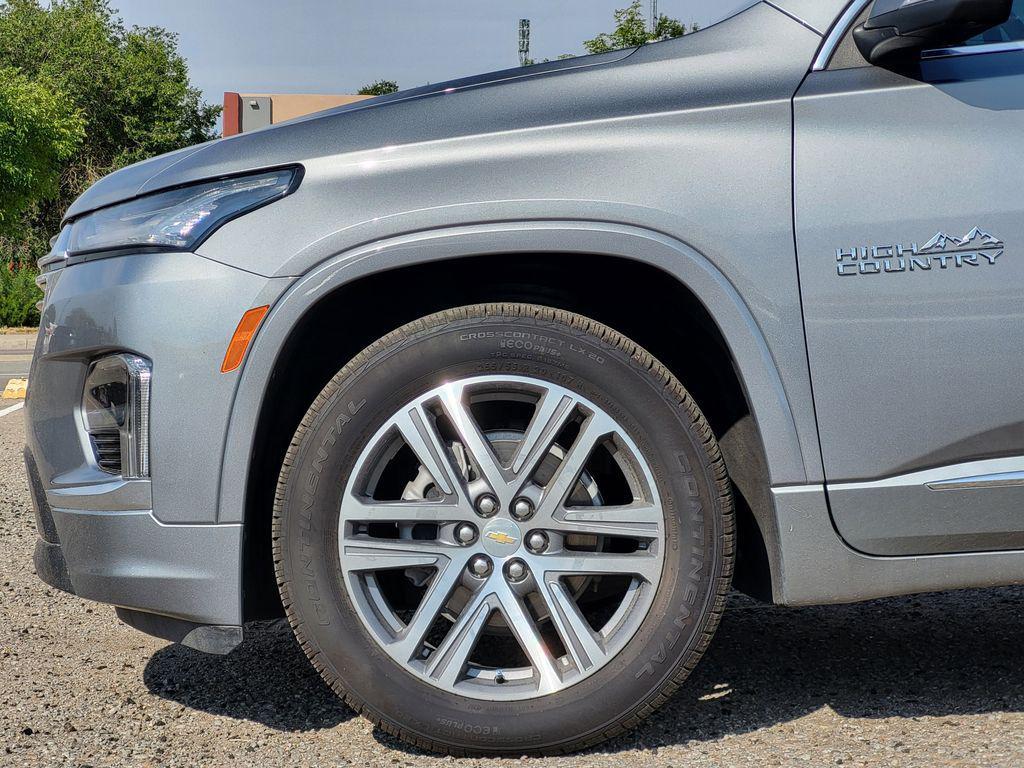 used 2023 Chevrolet Traverse car, priced at $36,992