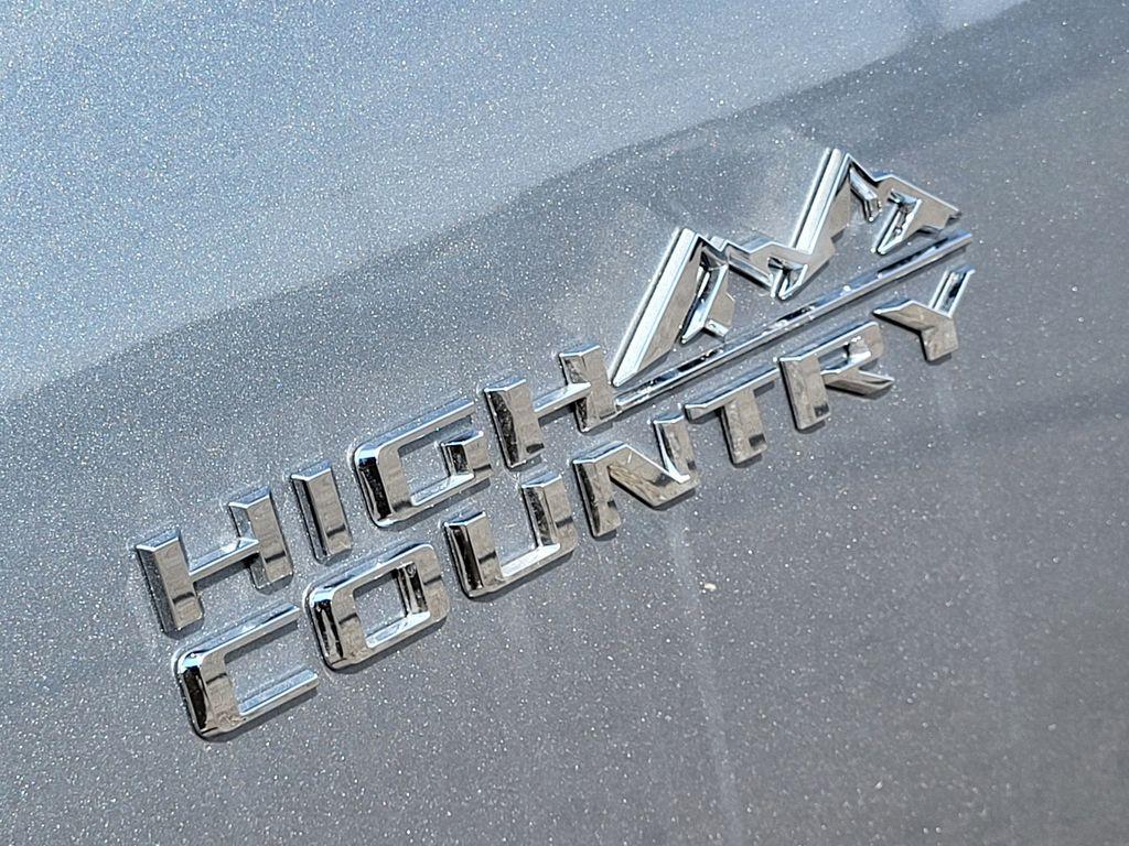 used 2023 Chevrolet Traverse car, priced at $36,992