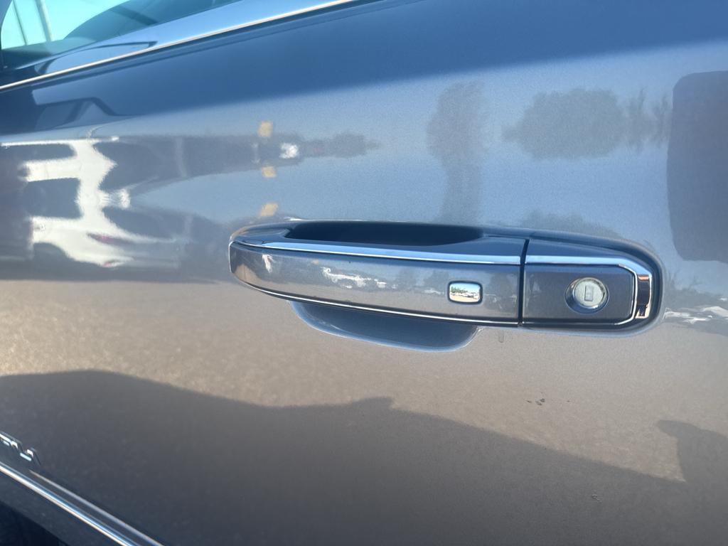 used 2020 GMC Yukon XL car, priced at $35,495