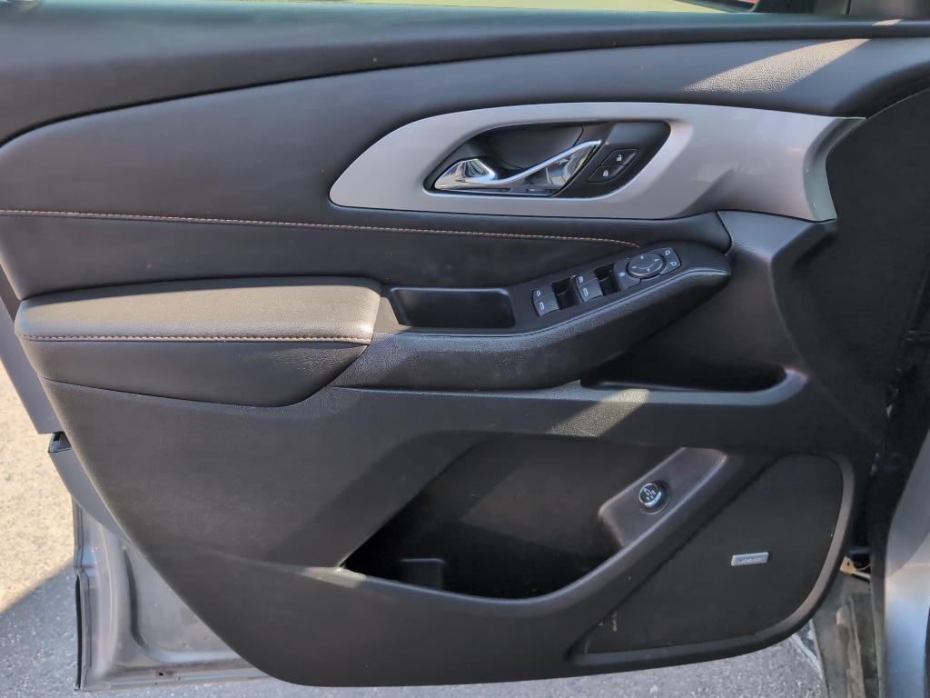 used 2021 Chevrolet Traverse car, priced at $28,489