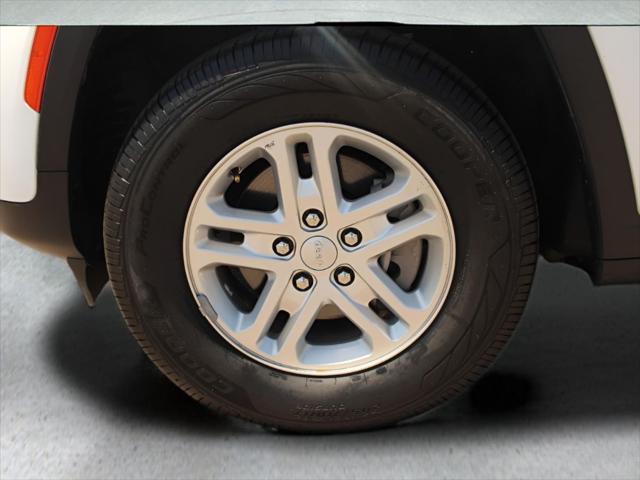 used 2023 Jeep Grand Cherokee car, priced at $25,489