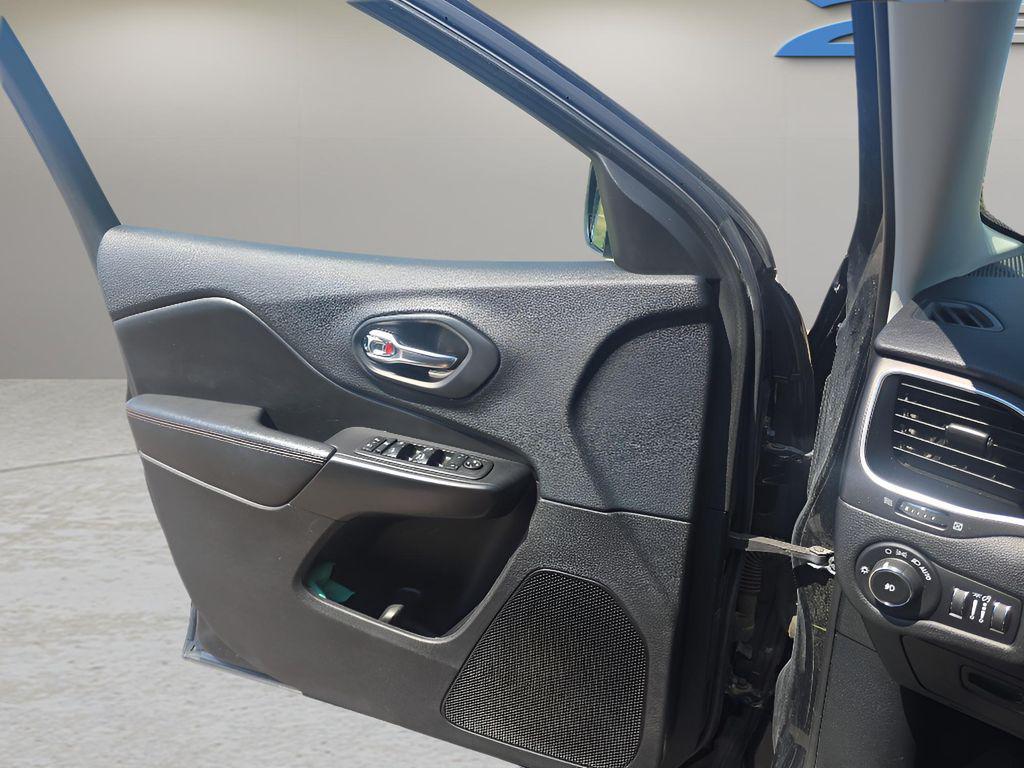 used 2019 Jeep Cherokee car, priced at $15,209