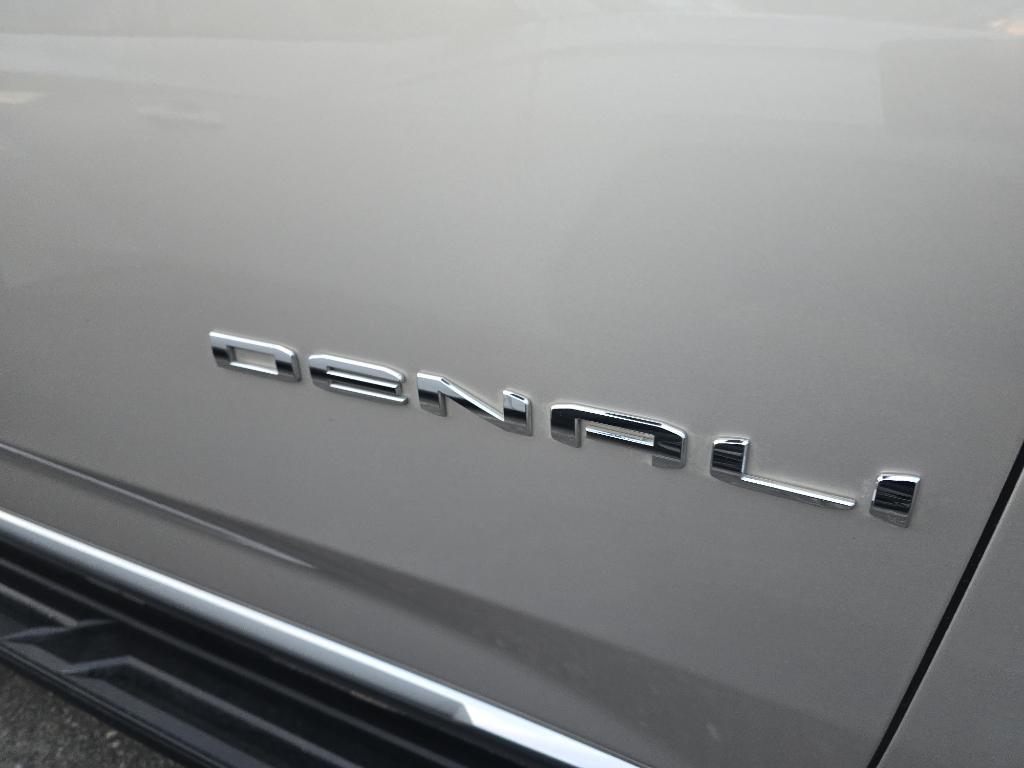used 2021 GMC Yukon XL car, priced at $49,294