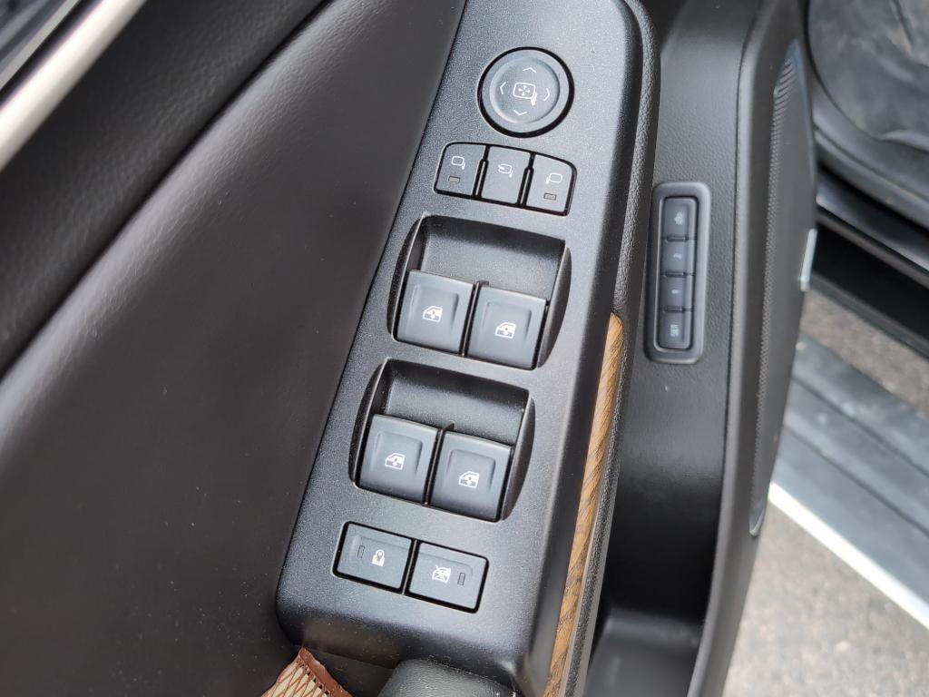 used 2019 GMC Yukon XL car, priced at $37,494