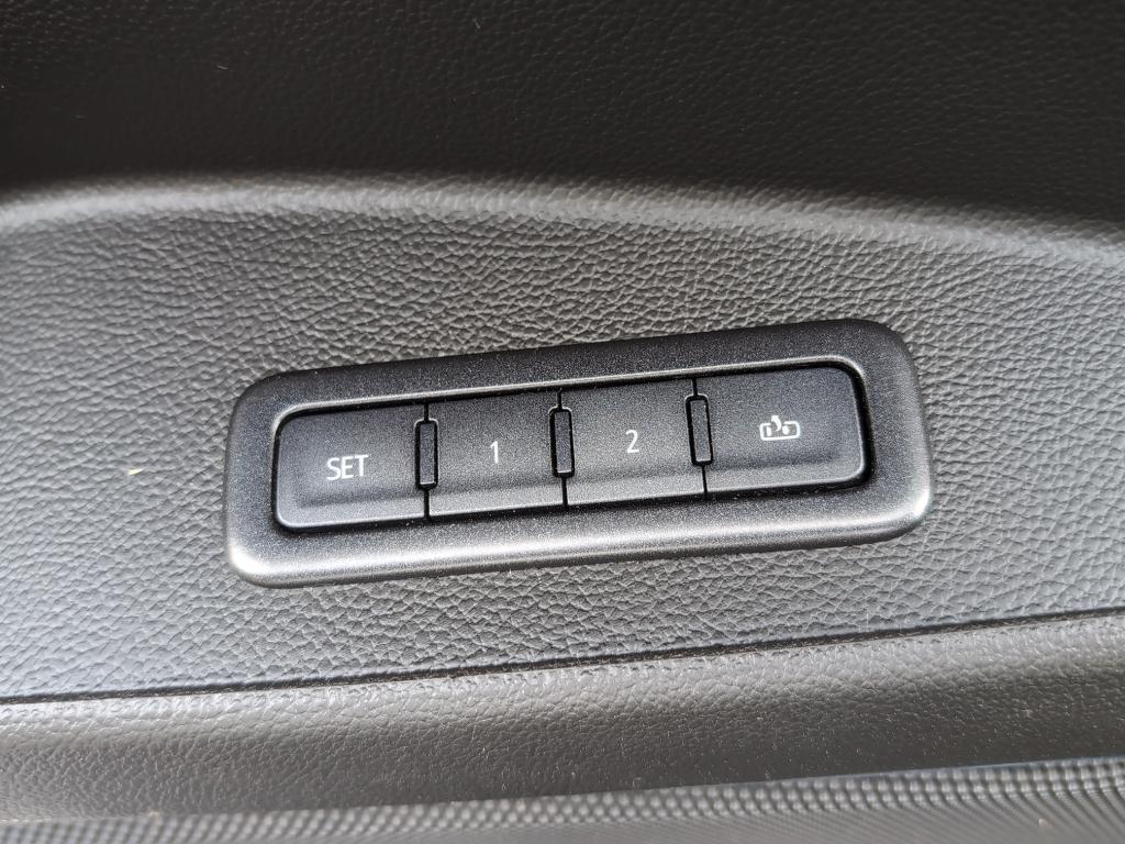 used 2019 GMC Yukon XL car, priced at $37,494