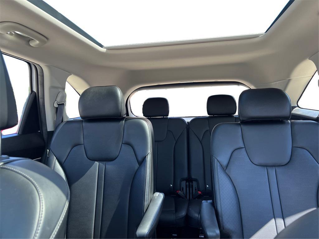 used 2024 Kia Sorento car, priced at $34,309