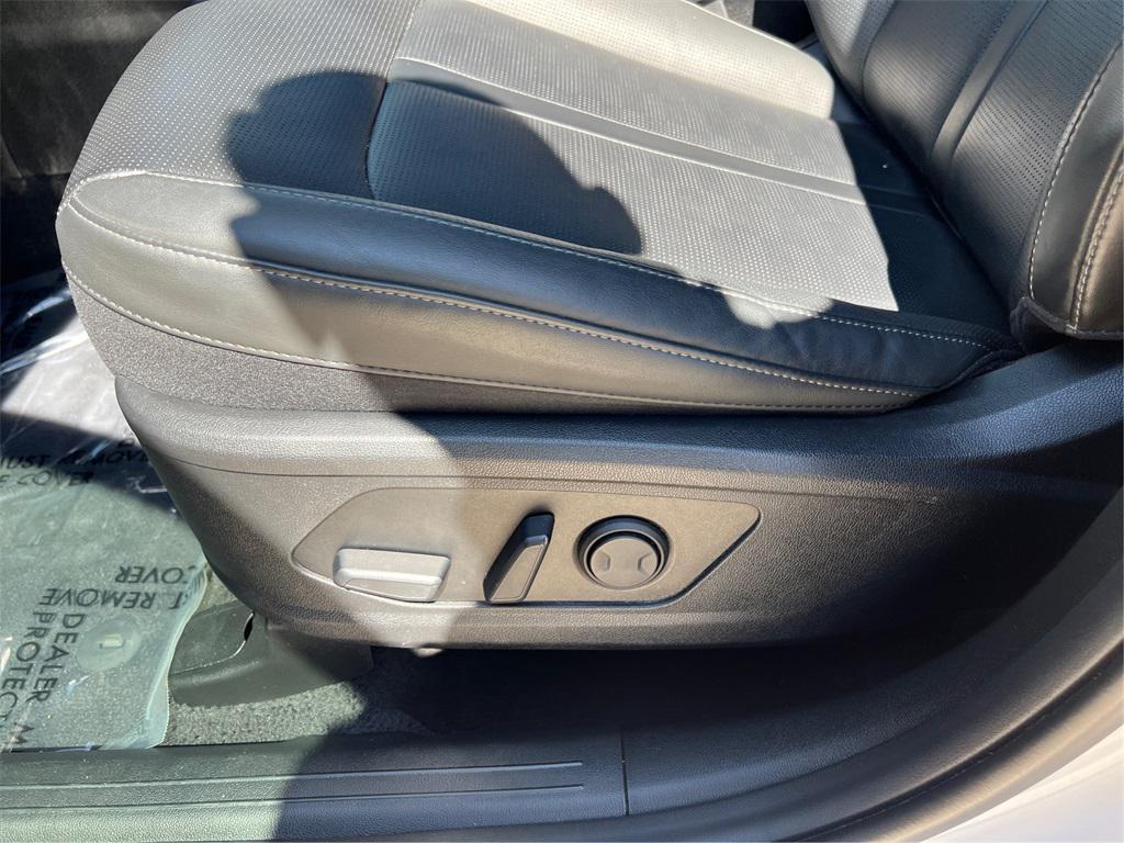 used 2024 Kia Sorento car, priced at $34,309