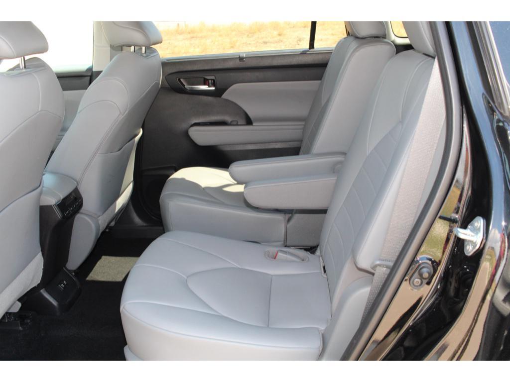 used 2021 Toyota Highlander Hybrid car, priced at $38,902