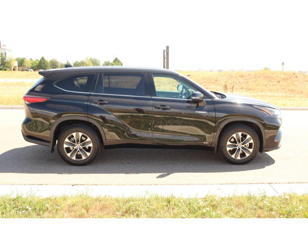 used 2021 Toyota Highlander Hybrid car, priced at $38,902