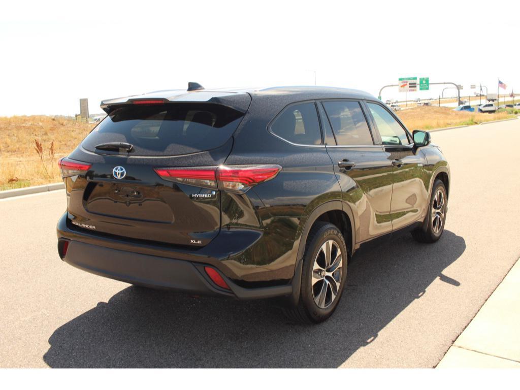 used 2021 Toyota Highlander Hybrid car, priced at $38,902