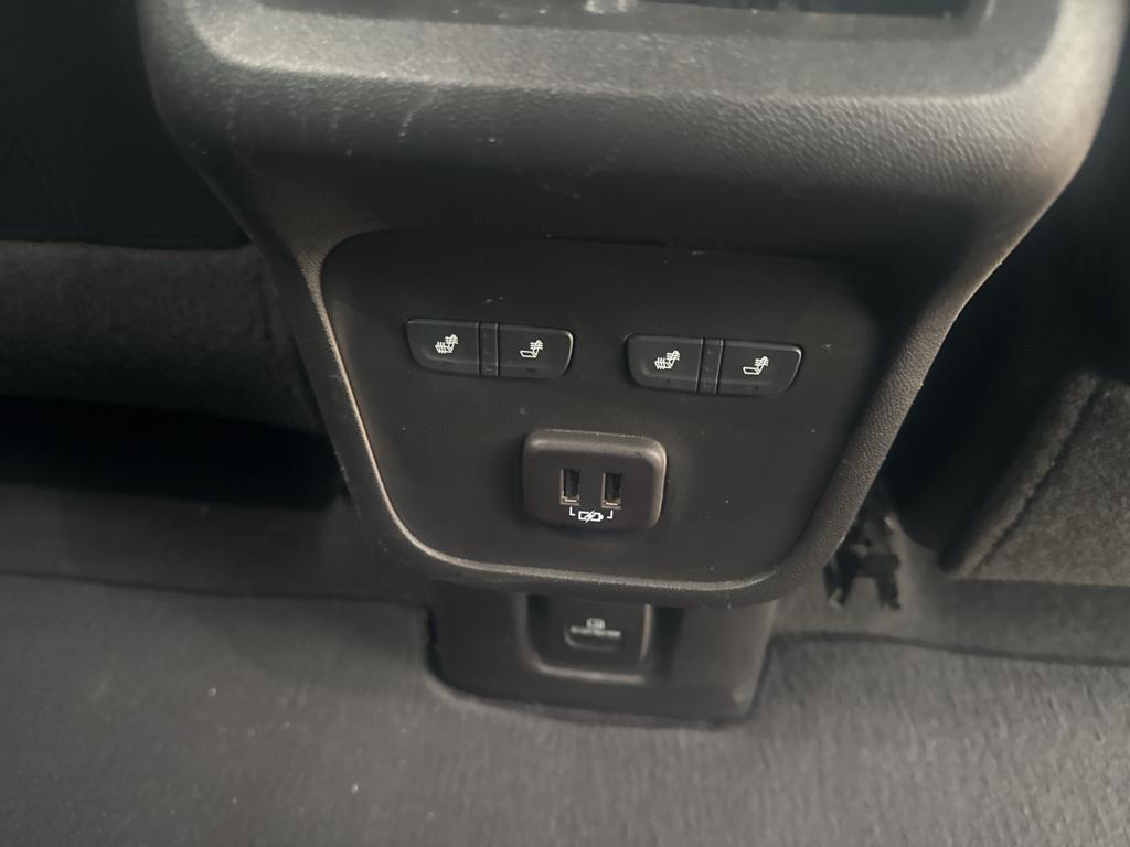 used 2023 Chevrolet Equinox car, priced at $26,895