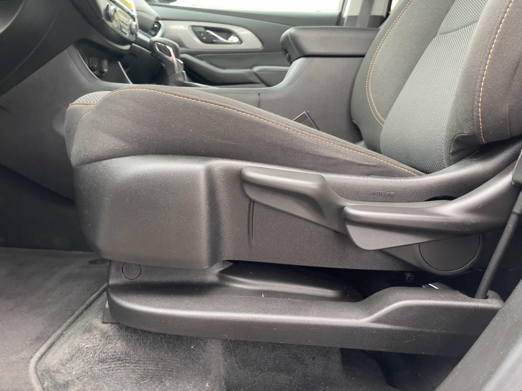 used 2021 Chevrolet Traverse car, priced at $23,268