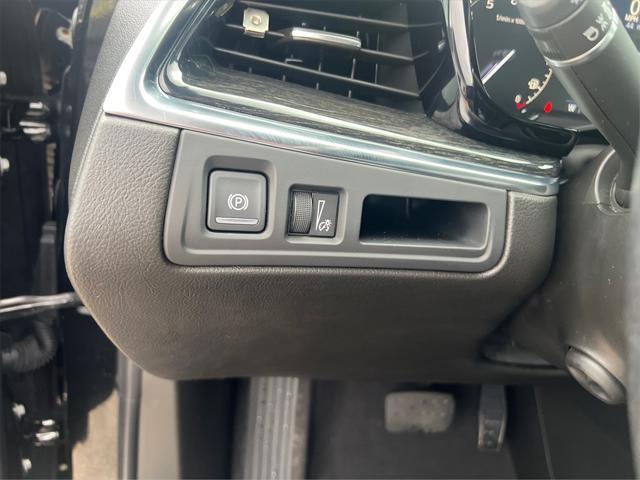 used 2021 Cadillac XT5 car, priced at $27,666