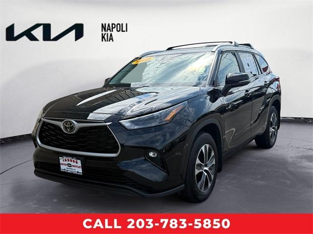 used 2023 Toyota Highlander car, priced at $32,998