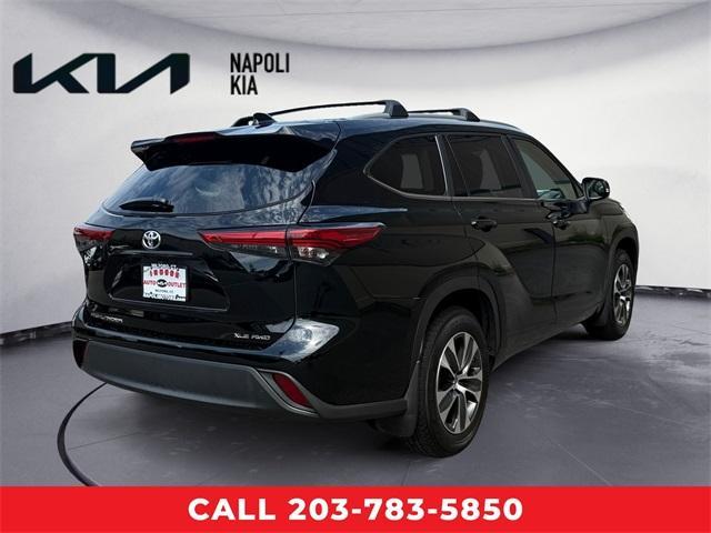 used 2023 Toyota Highlander car, priced at $32,998