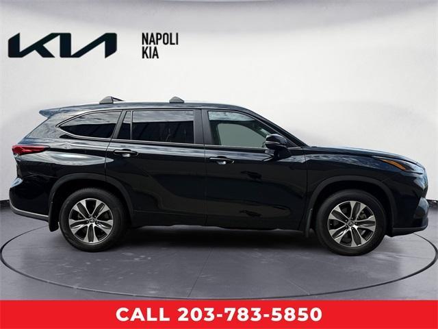 used 2023 Toyota Highlander car, priced at $32,998
