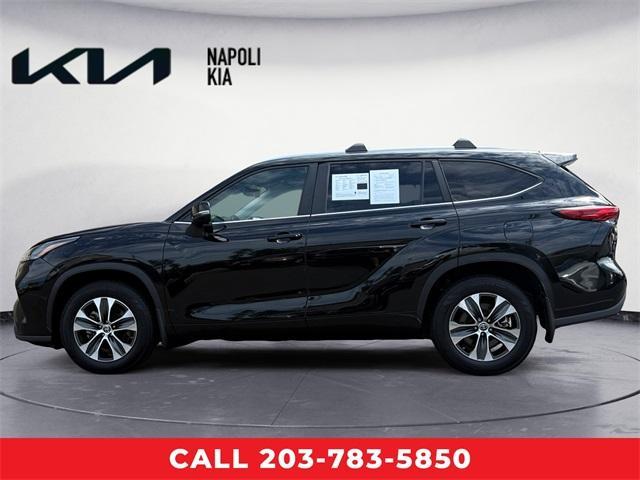 used 2023 Toyota Highlander car, priced at $32,998
