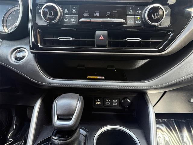 used 2023 Toyota Highlander car, priced at $32,998