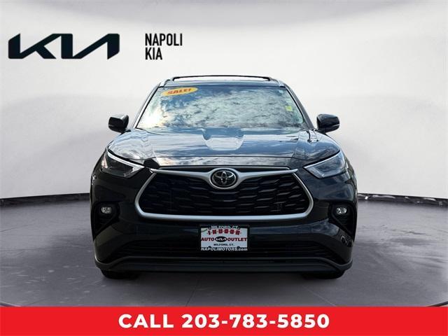 used 2023 Toyota Highlander car, priced at $32,998