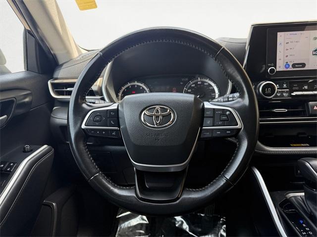 used 2023 Toyota Highlander car, priced at $32,998