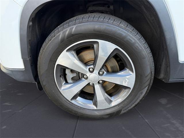 used 2020 Jeep Cherokee car, priced at $20,877