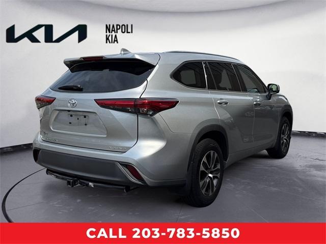 used 2021 Toyota Highlander car