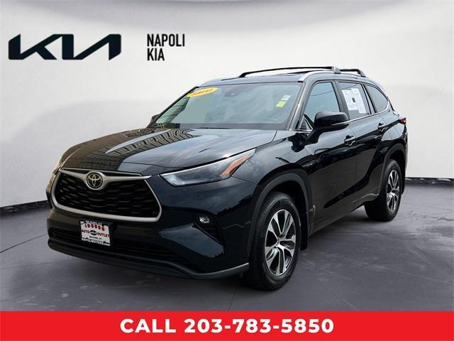 used 2023 Toyota Highlander car, priced at $32,987