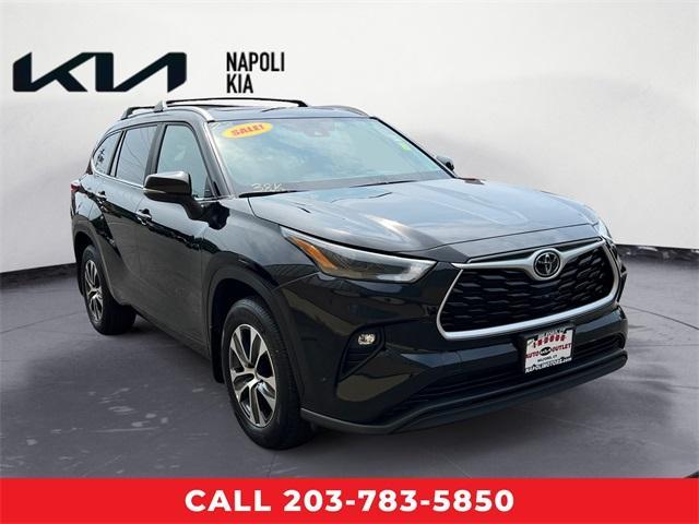 used 2023 Toyota Highlander car, priced at $32,987