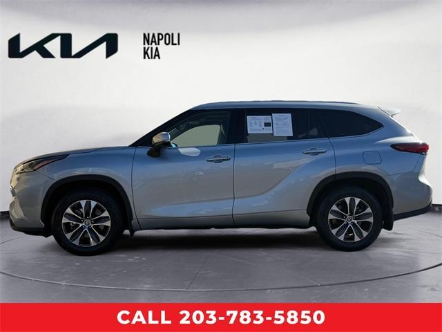 used 2022 Toyota Highlander car, priced at $33,889