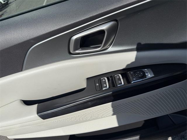 used 2023 Kia Carnival car, priced at $30,998