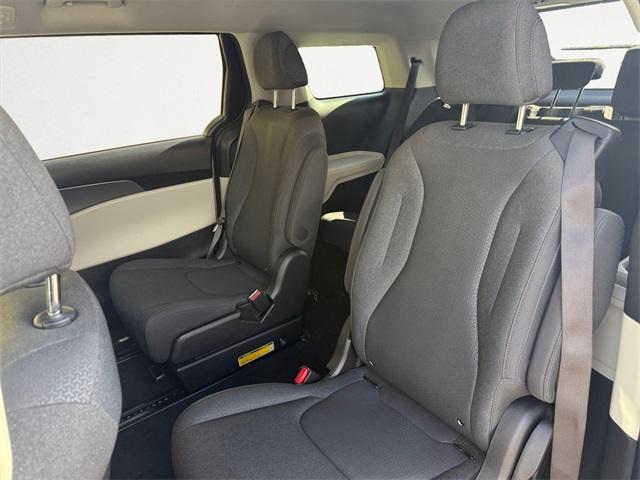 used 2023 Kia Carnival car, priced at $30,998