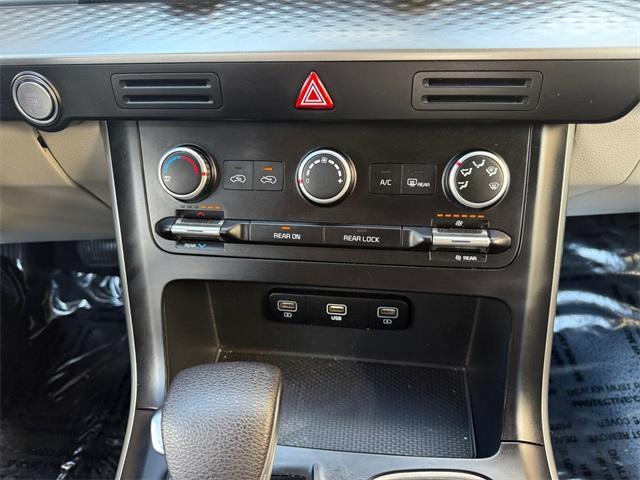 used 2023 Kia Carnival car, priced at $30,998