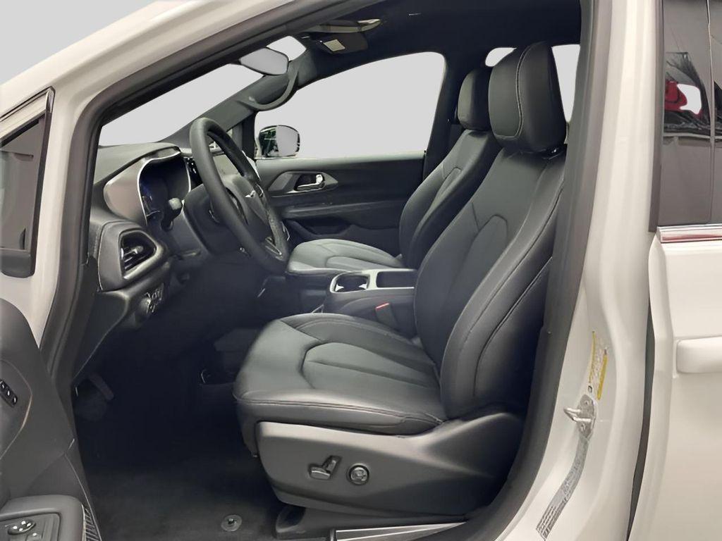 new 2025 Chrysler Pacifica car, priced at $42,697