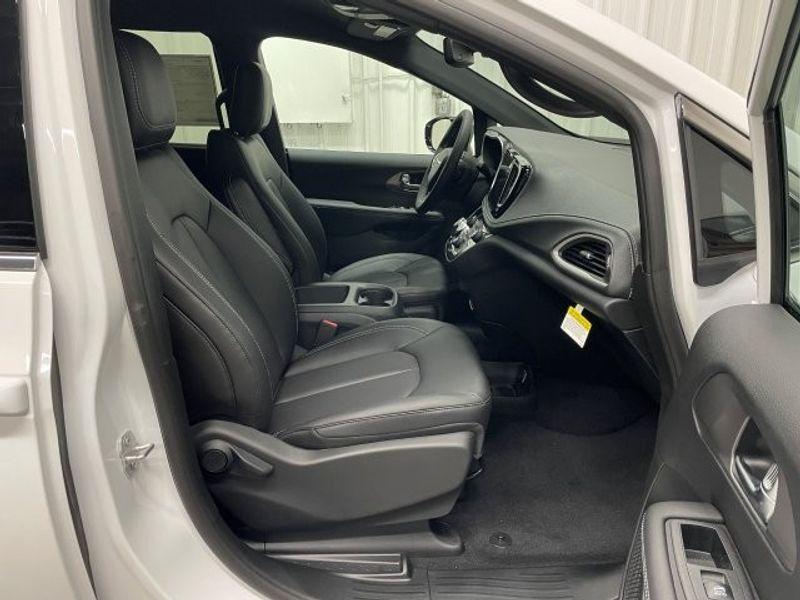 new 2025 Chrysler Pacifica car, priced at $42,697