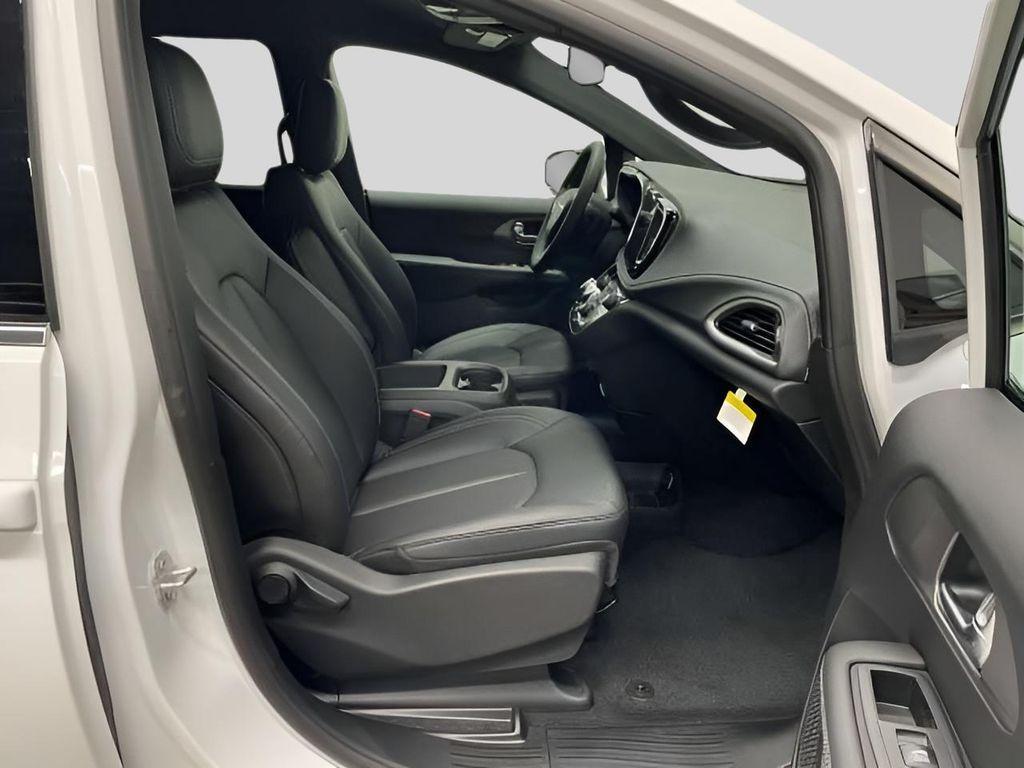 new 2025 Chrysler Pacifica car, priced at $42,697