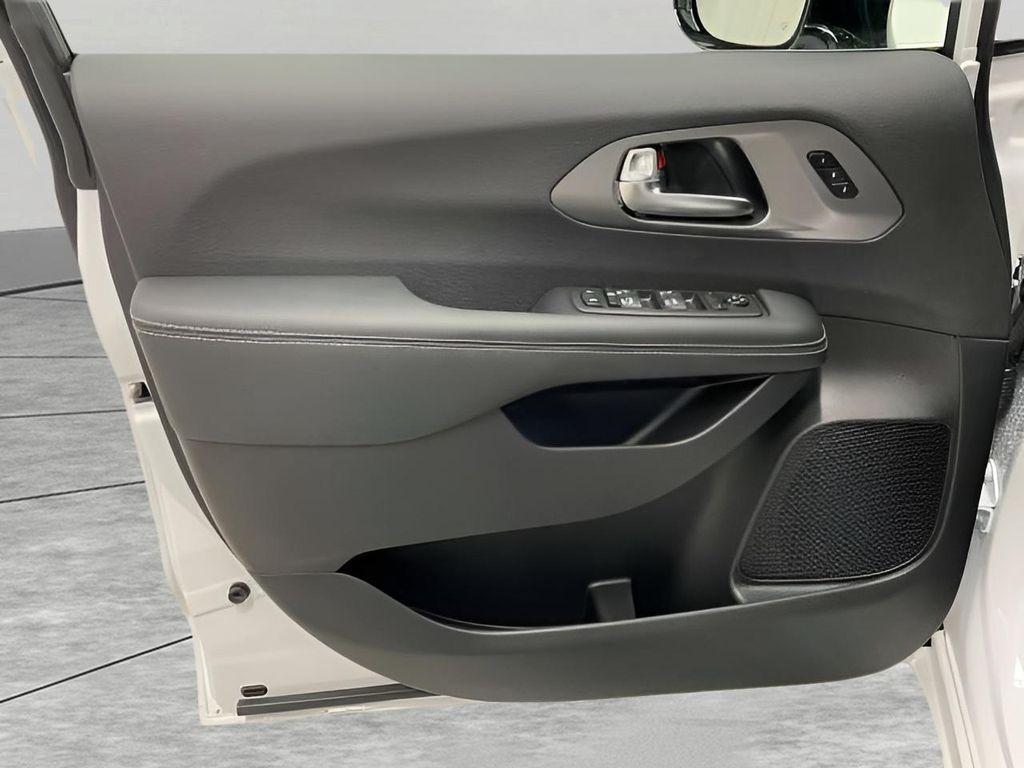 new 2025 Chrysler Pacifica car, priced at $42,697